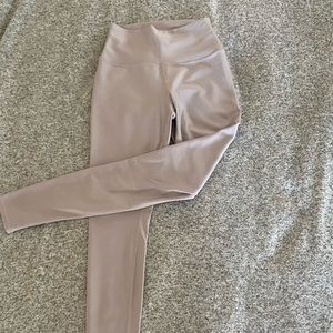 Alo Airlift Leggings size Medium